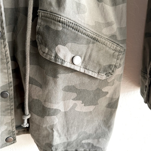 LUCKY BRAND ( NWT ) Olive Green Camo Hooded Jacket - Picture 9 of 13